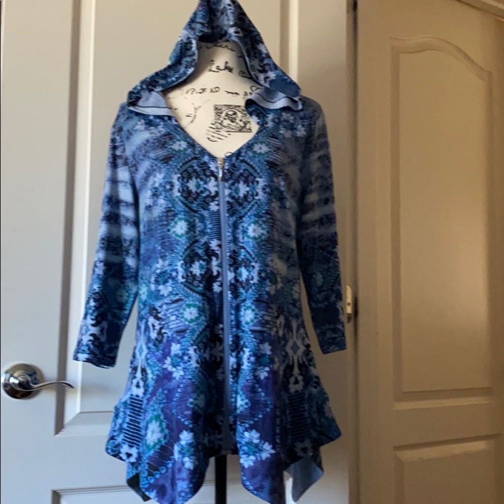 One world hooded zipper top